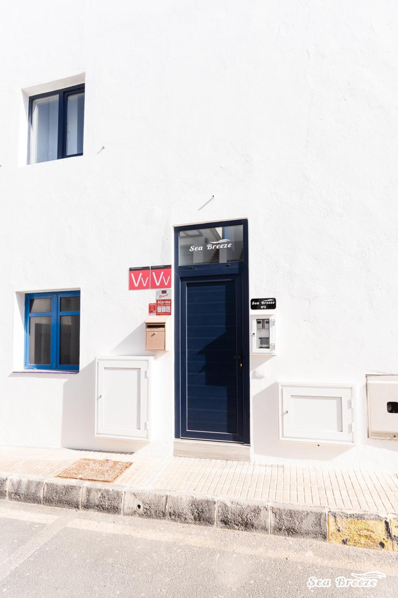 2 Apartments Sea Breeze Famara Exterior foto